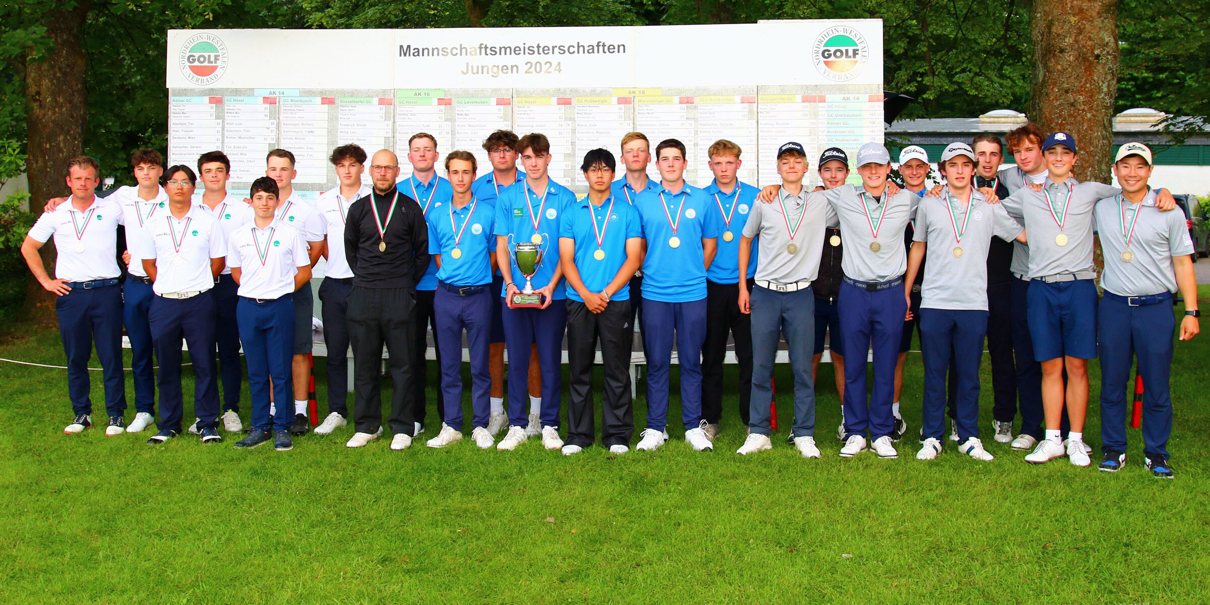 csm_24-9965-podium-AK18-DMMRegFin-byStebl-960_58f8fd00e6